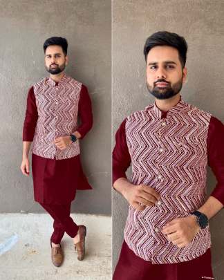 MANYAVAR KOTI - MAROON BANGLORI SILK KURTA PYJAMA WITH EMBROIDERED SEQUENCE WORK KOTI