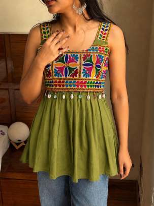 sleeveless Navratri top, Gamthi lace top
